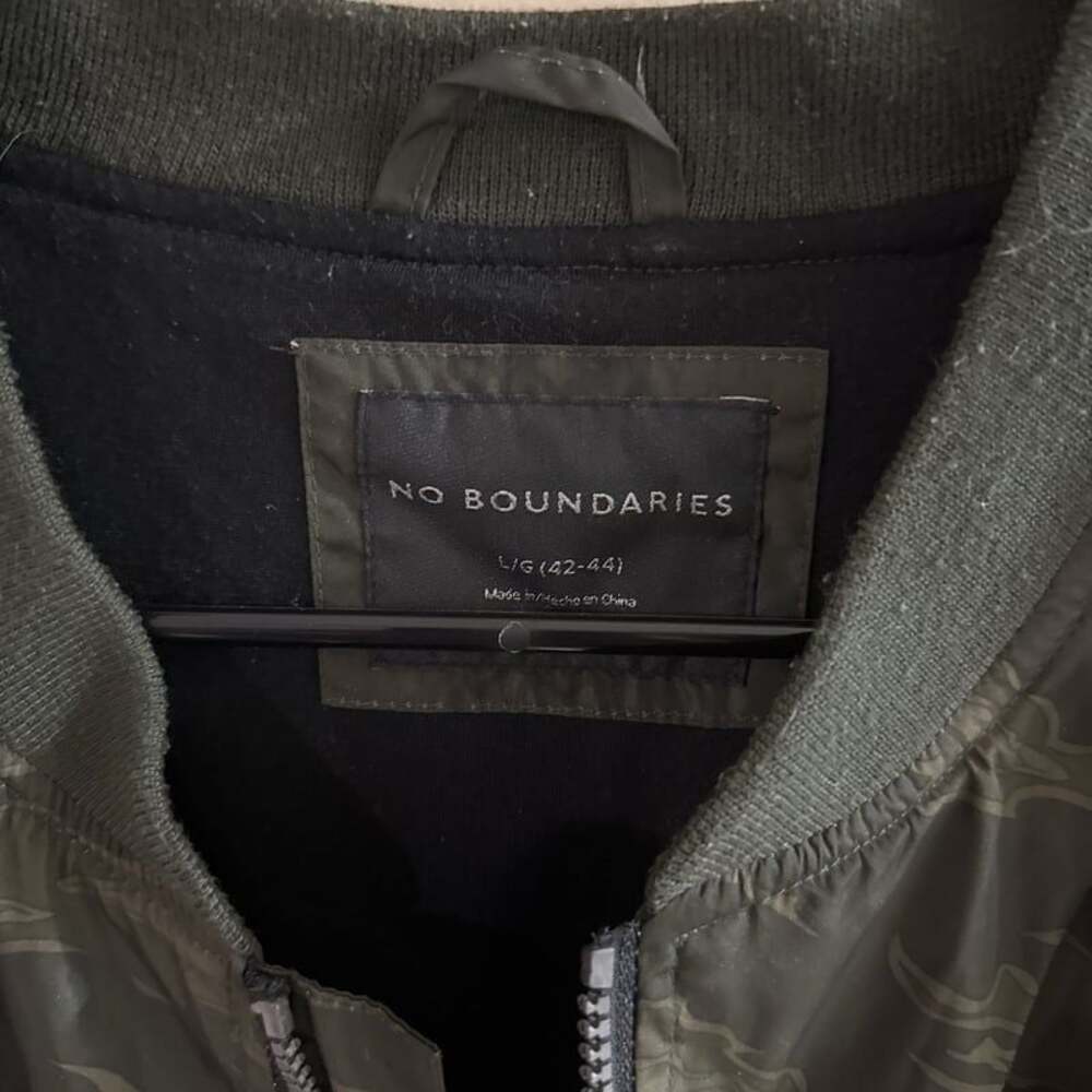No Boundaries Men's Camo Bomber Jacket, Full Zip, Size L - Picture 3 of 5